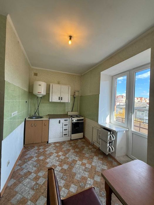 ТЕРМІНОВО ПРОДАМ 1км Чешка 46квадратів ,Косметичний ремонт можна жити