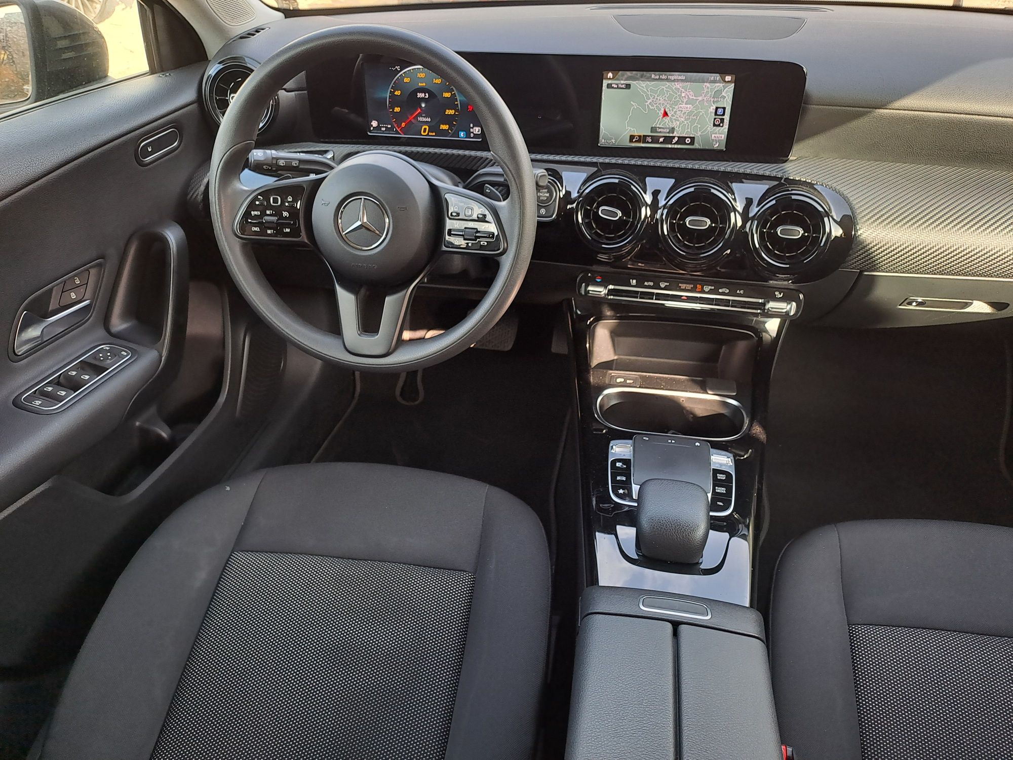 Mercedes-Benz A200d  (motor mercedes)