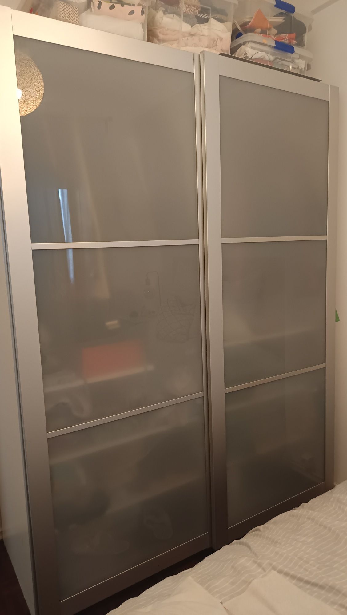 Guarda roupa 2m altura 1.50 comprimento e 60 cm de profundidade