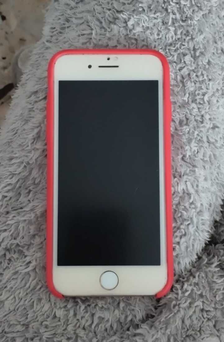 iPhone 8 gold 64 Gb