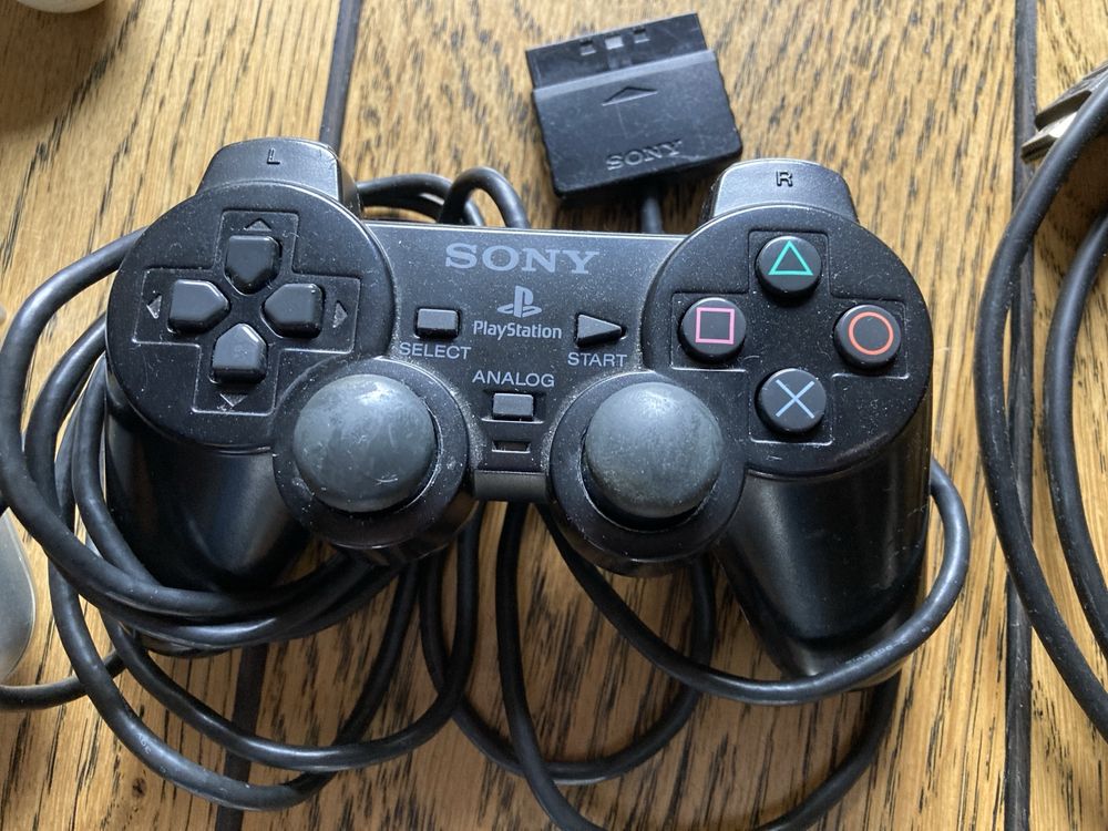 Zestaw Playstation 2, 3 pady, adapter, okablowanie, zasialcz