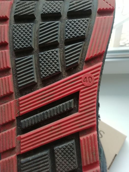 Продам зимние ботинки