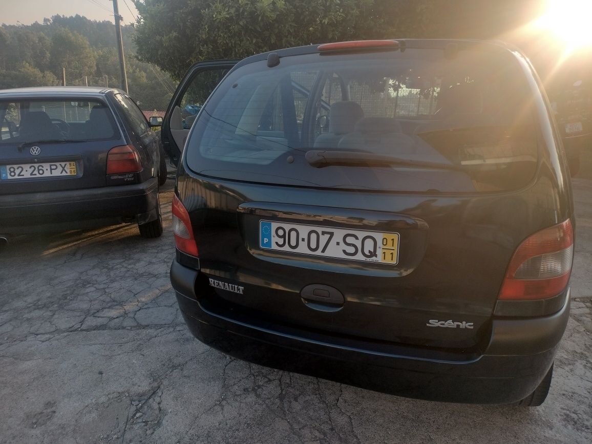 Renault Megane Scenic a gasolina com ar condicionado espaçosa e confor