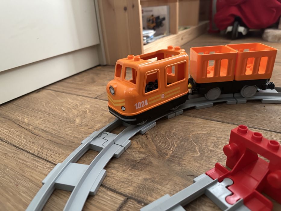 Lego Duplo 2 pociagi, tory, inne