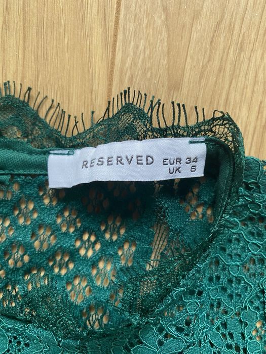 Koronkowa sukienka Reserved