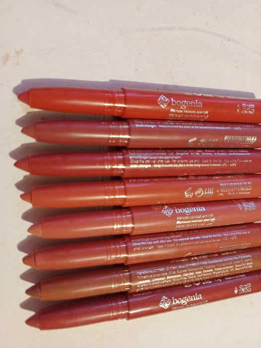 Матова помада-олівець