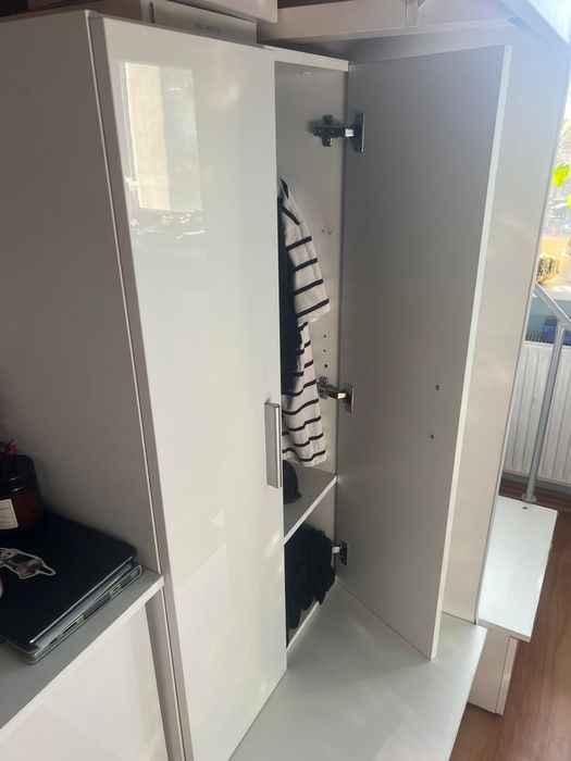 Świetne łóżko piętrowe z biurkiem i szafkami