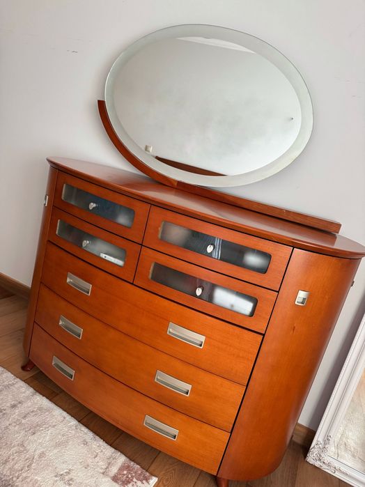 Cómoda de madeira, material cerejeira