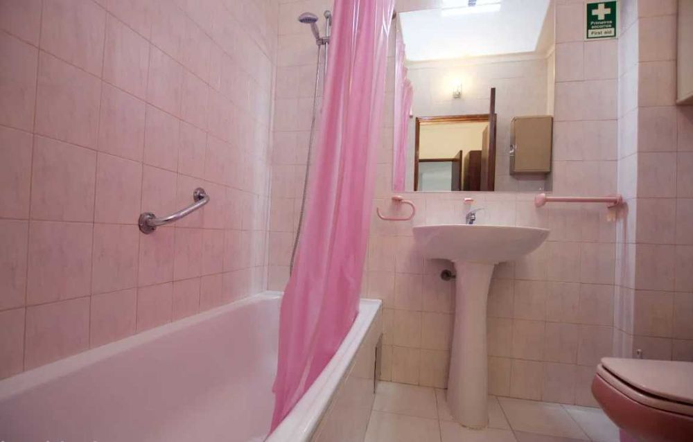 Armação de Pêra, T2 Frente á Praia dos Pescadores com Terraço Privado