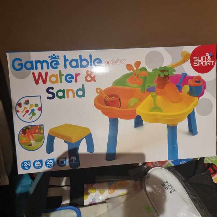 Mesa para brincar com banquinho