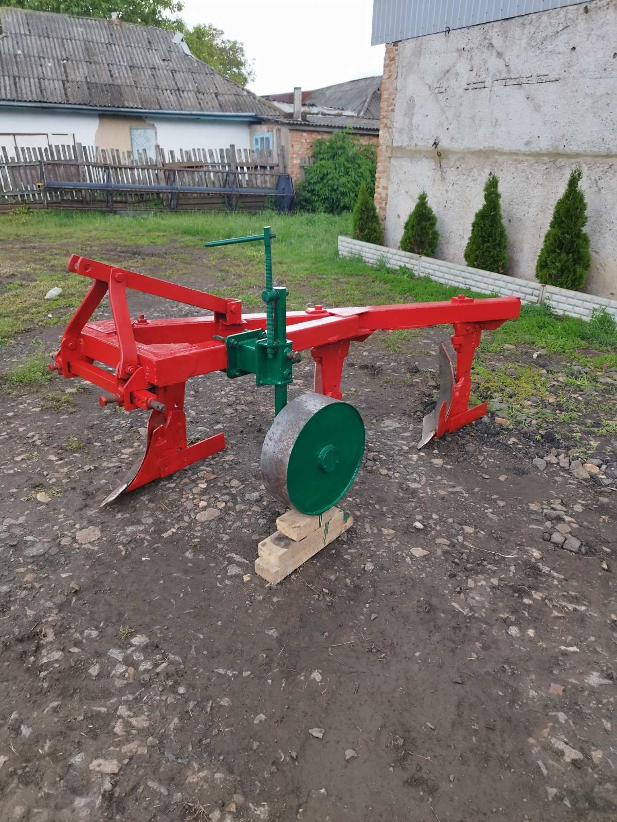 Продам плуг ПЛН 3-35