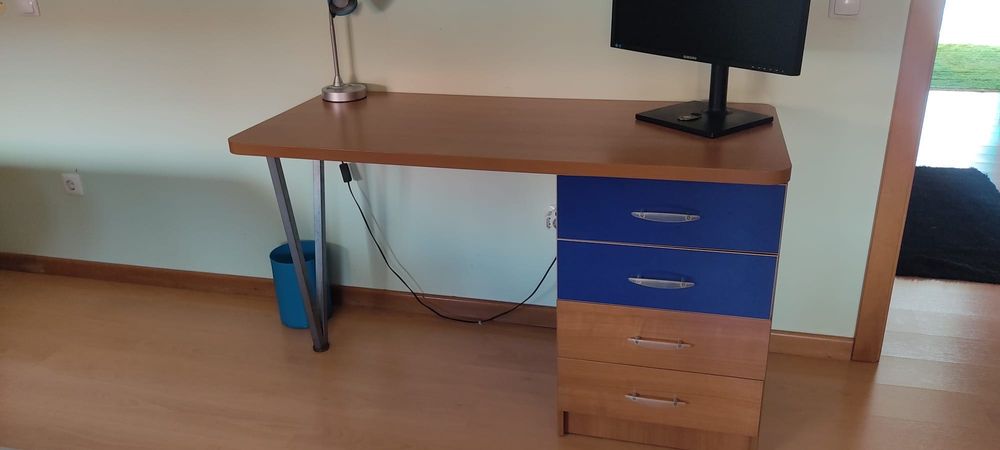 Conjunto móveis/secretaria/cama quarto em madeira