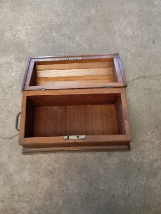 Vendo este baú muito bonito bom estado