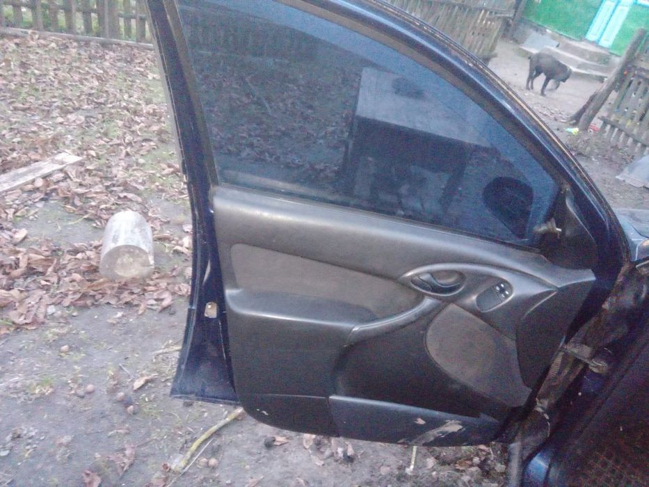 Продам Форд фокус 1 по запчастинам