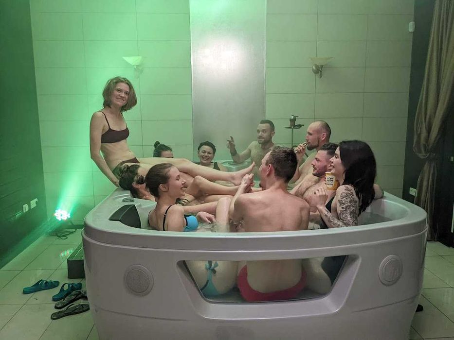 Великий VIP будинок в подобову оренду в Києві. 600 кв.м, СПА. Номери.