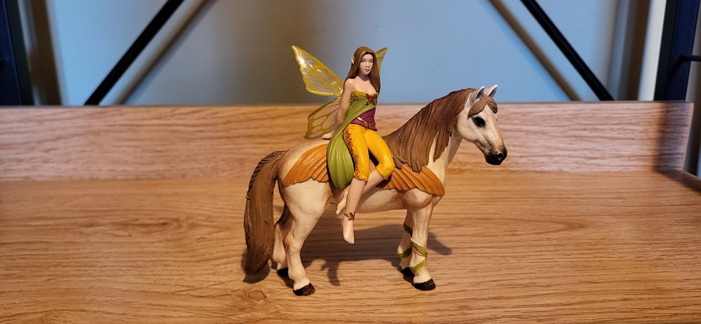 Schleich bayala elf Sanjeela na koniu figurka model wycofany z 2012 r.