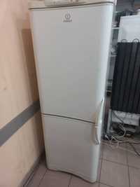 Продаю двухкамерный холодильник Indesit NoFrost
