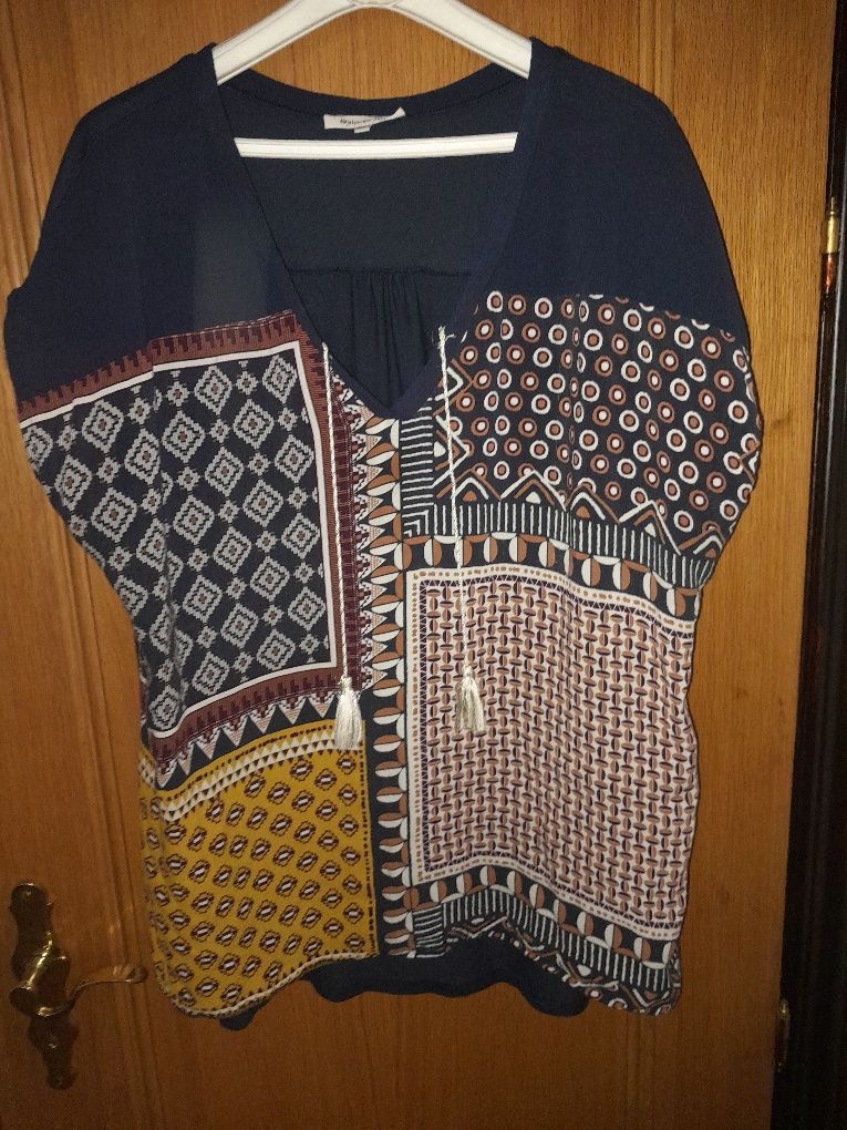 Blusa com padrão e atilhos