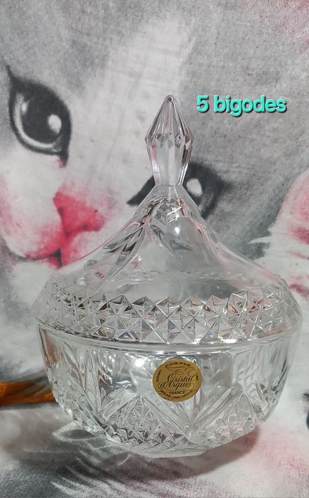 Recipientes de cristal em boas condições