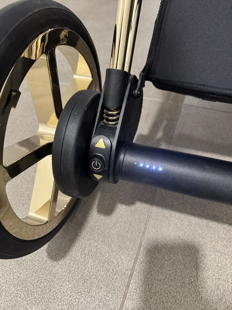 Коляска прогулочная Cybex e-priam by Jeremy Skott wings
