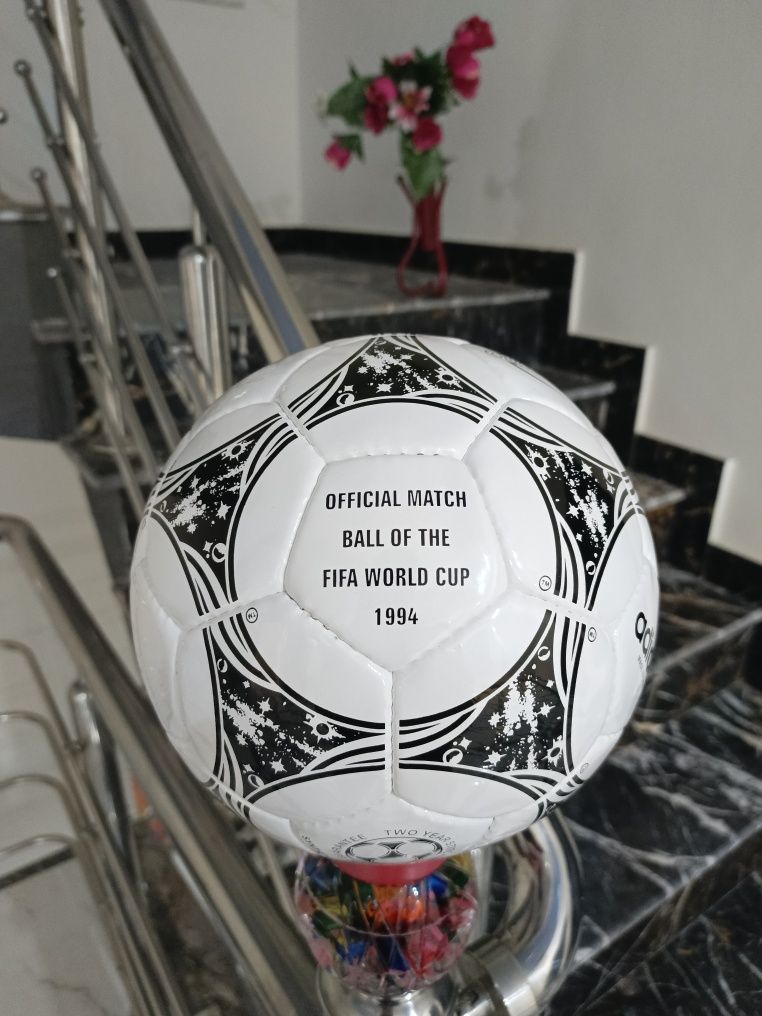 Piłka nożna Adidas Questra 1994