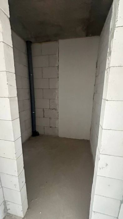 Продаж 2 км квартири в сучасному ЖК поруч з озером