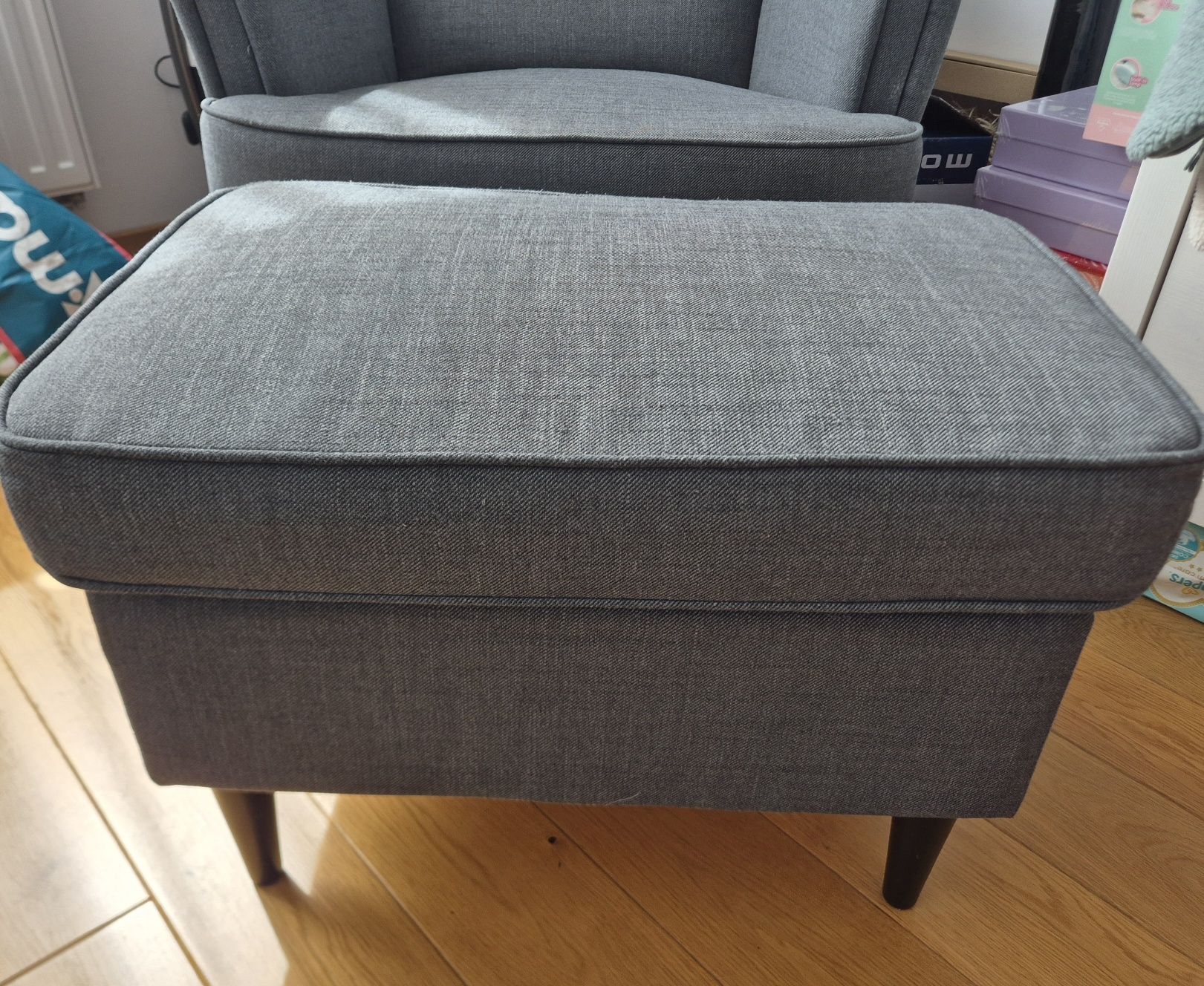 fotel ikea strandmon z podnóżkiem fotel uszak