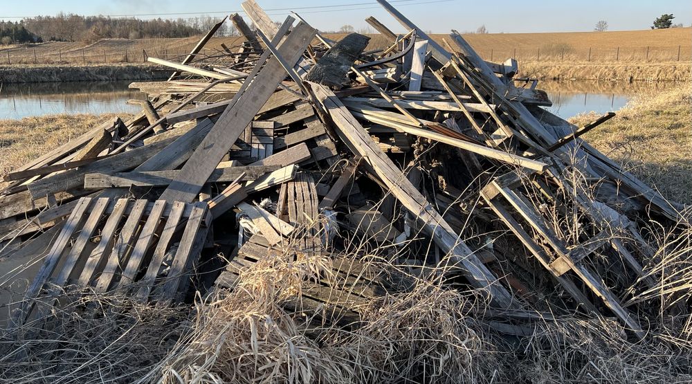 Drewno drzewo opał opałowe odpad palety