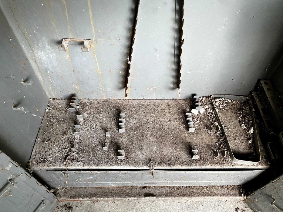 Metalowa szafa do warsztatu lub garażu na narzędzia