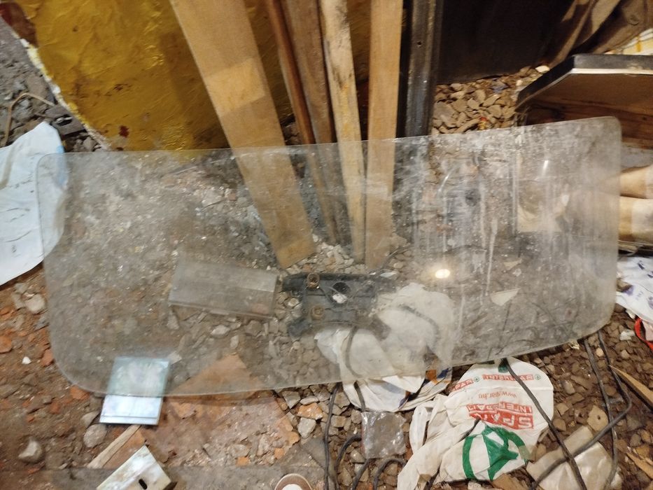 Продам два лобових скла на ваз 2101