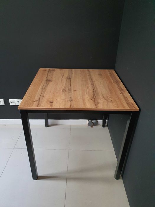 STÓŁ 80x80 z metalowym stelażem