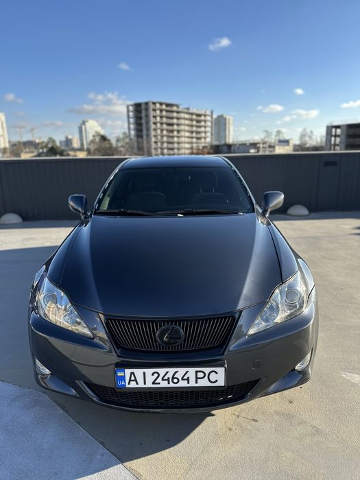 Продам Lexus IS220D