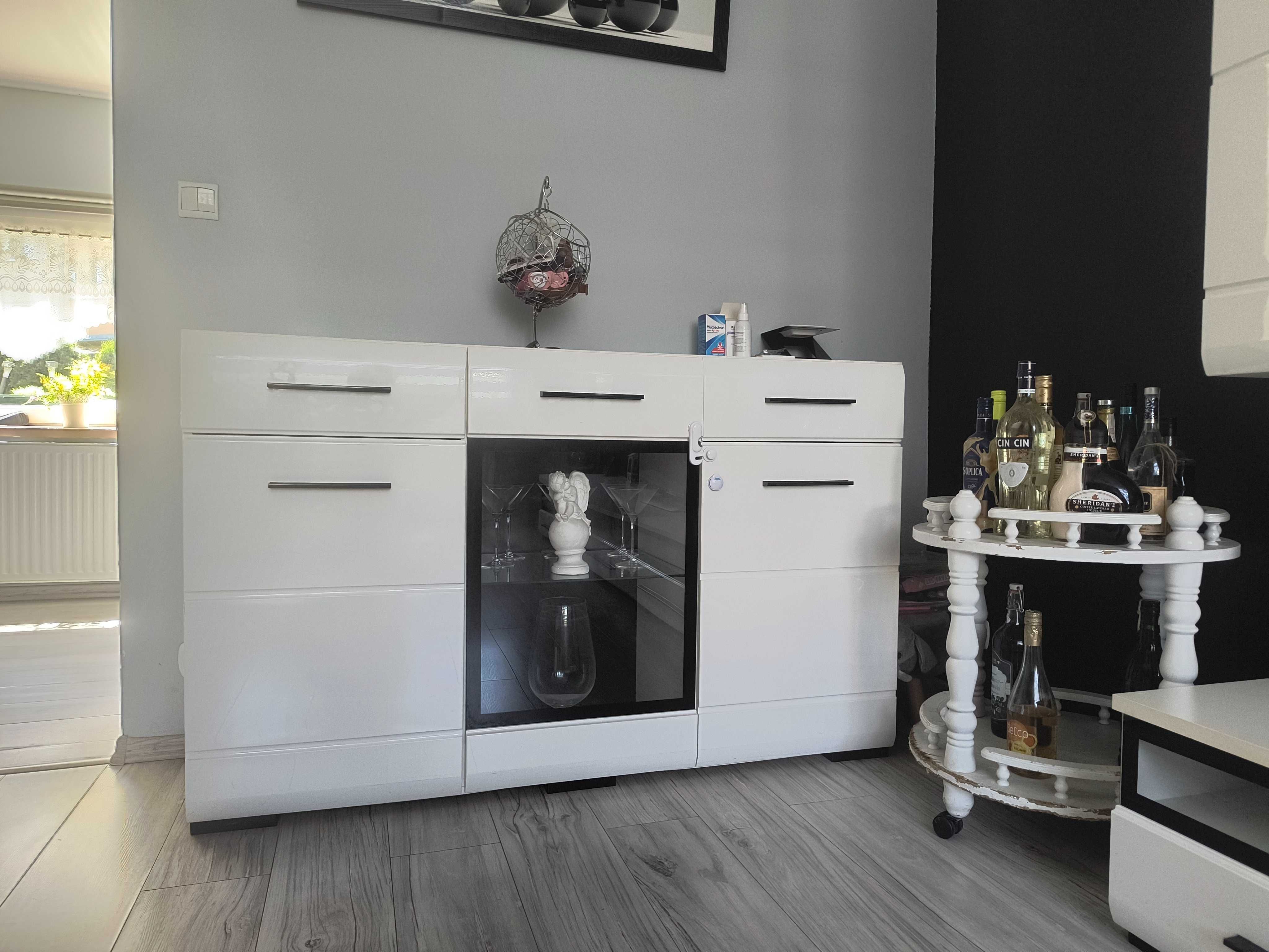 Sprzedam meble plus komodę