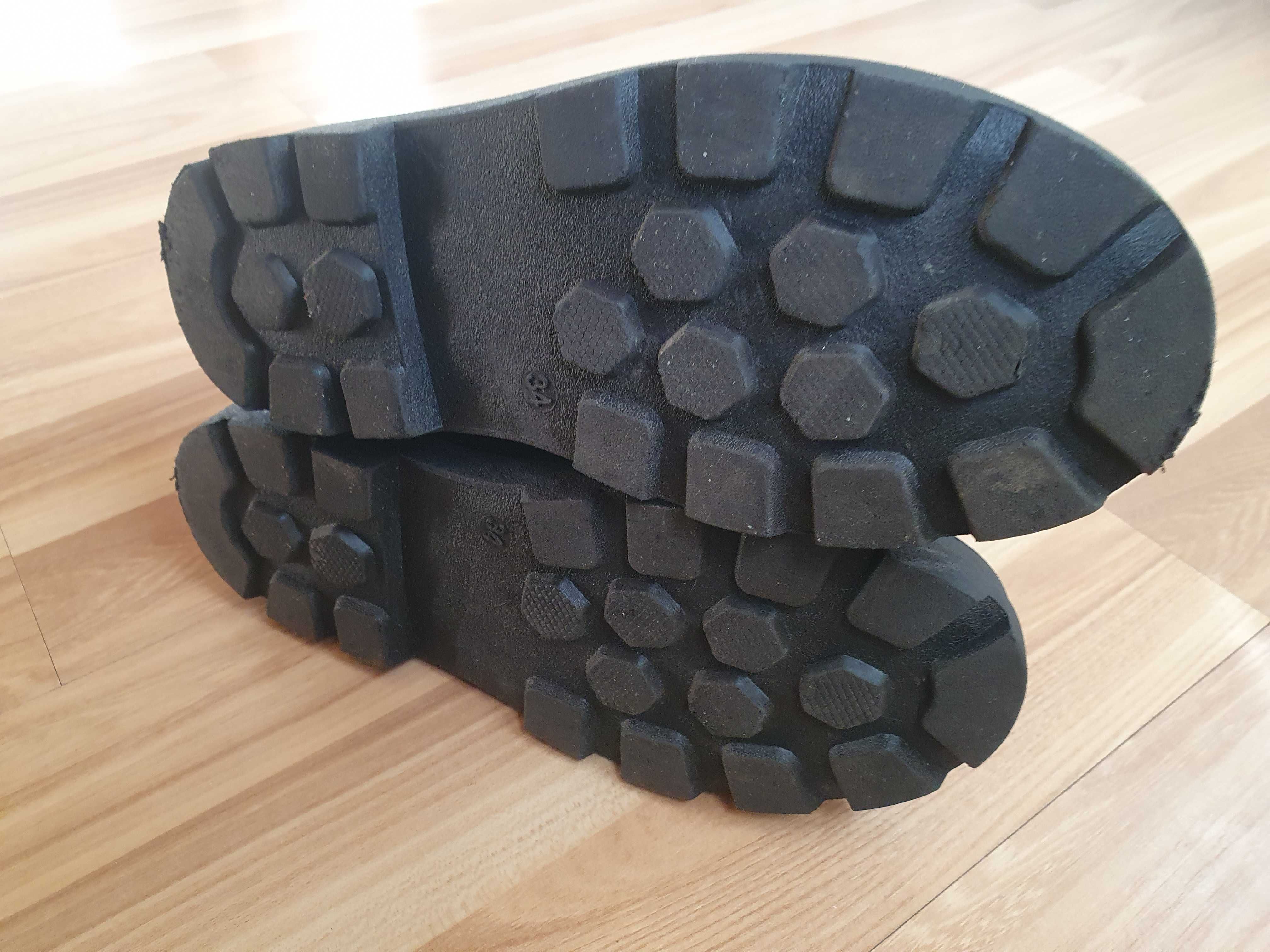 Buty / botki czarne lekko ocieplane wysokie Sinsay 34