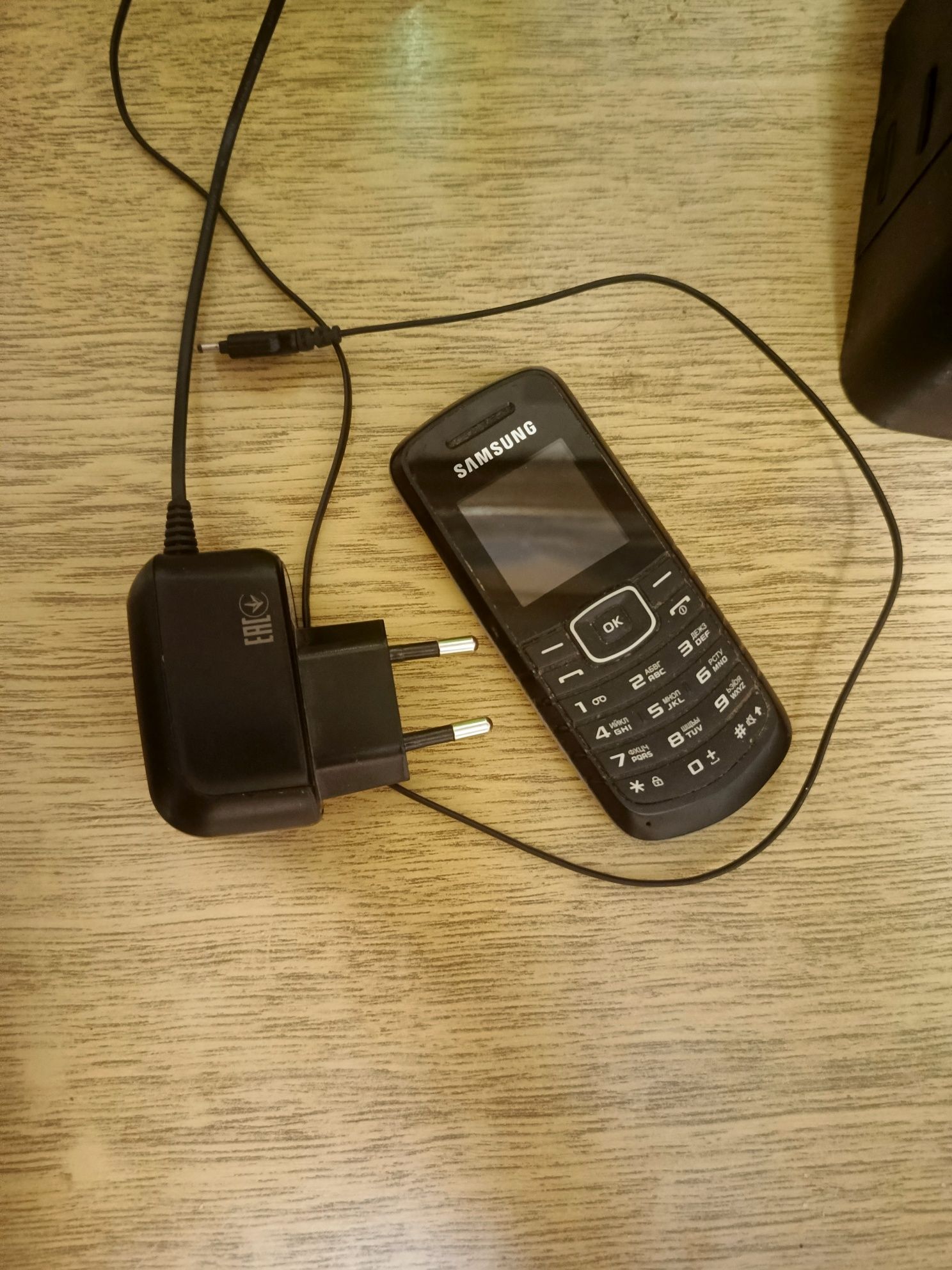 Продам кнопочный телефон Samsung.