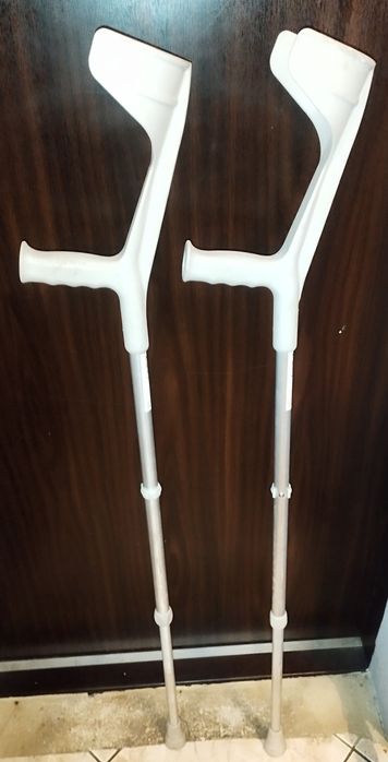 Sprzedam w  dobrym stanie kule ortopedyczne łokciowe regulowane