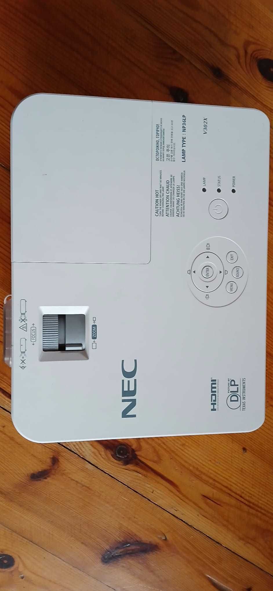 Projektor rzutnik NEC V302X