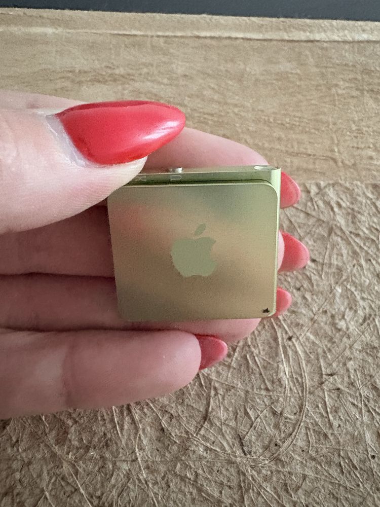 Apple iPod Shuffle 4th Generation