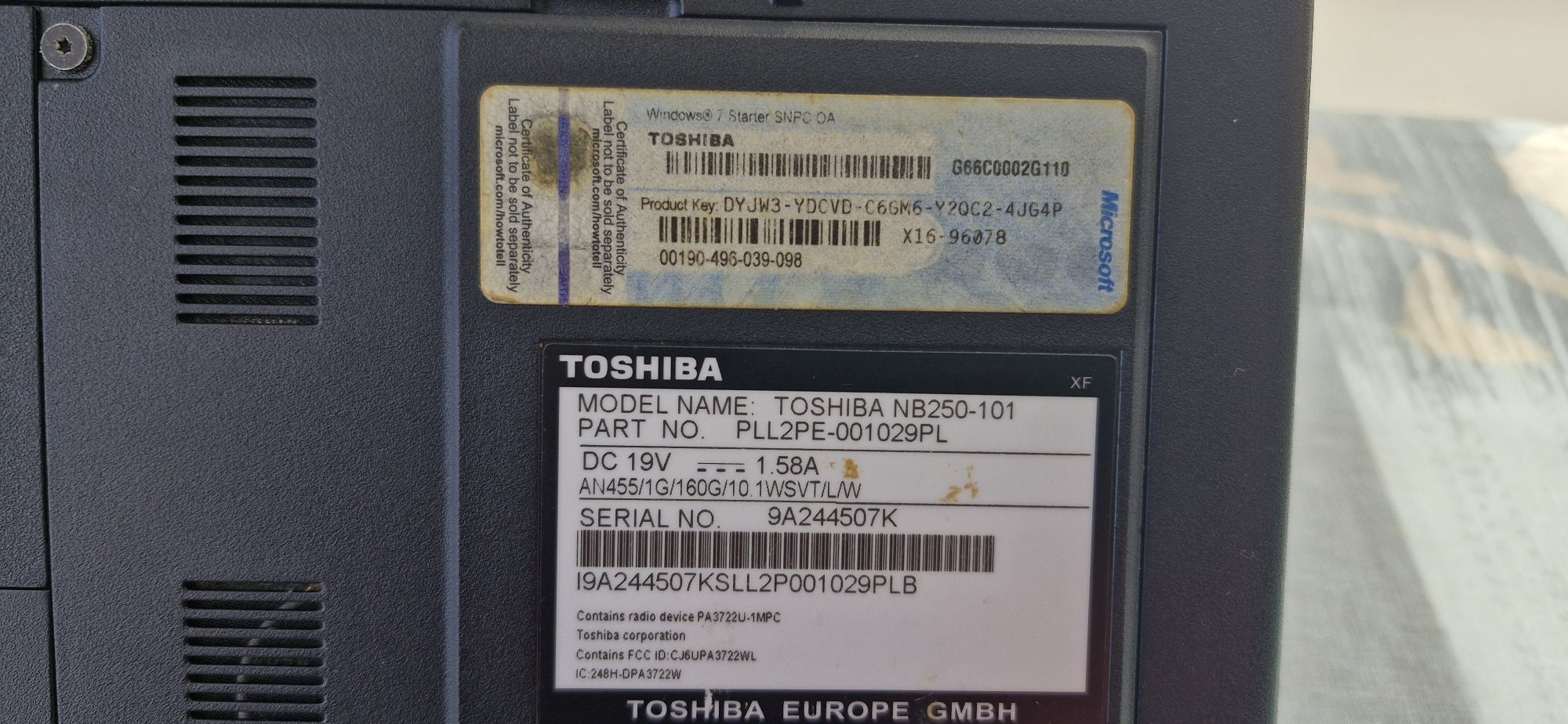 Laptop Toshiba NB 250 używany, sprawny w dobrym stanie  plus torba