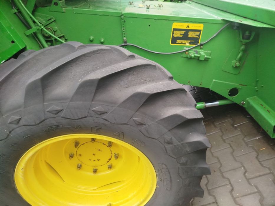 Комбайн зернозбиральний John Deere 1052, 1055