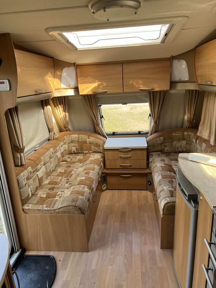 Przyczepa Swift Corniche DMC1400 z nowym  przedsionkiem + MOVER