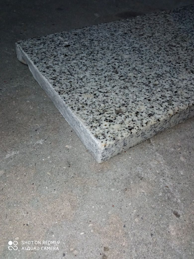 Pedra em granito "pedras salgadas" 1x23 cm