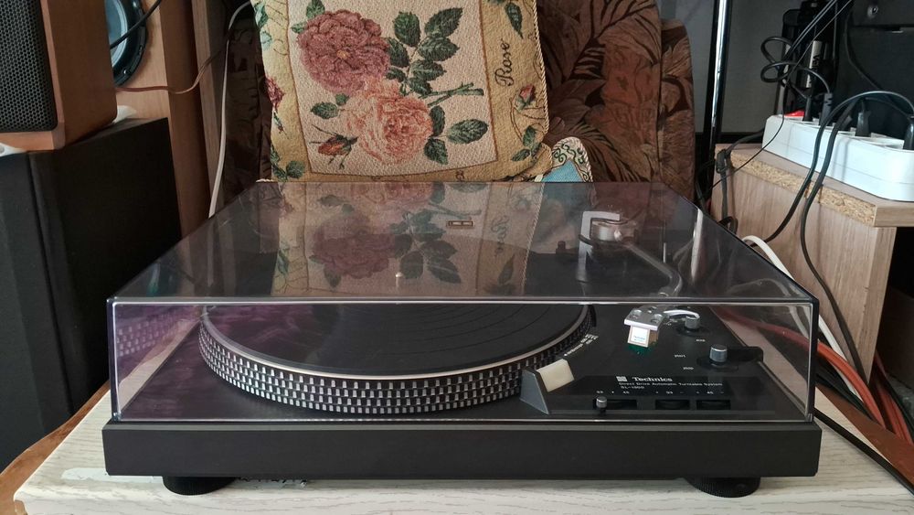 Technics SL-1900 Direct Drive Automatics програвач вінілу.