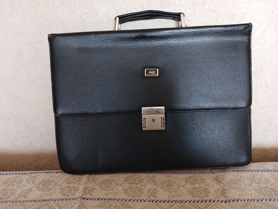 Кожаний портфель, вживаний