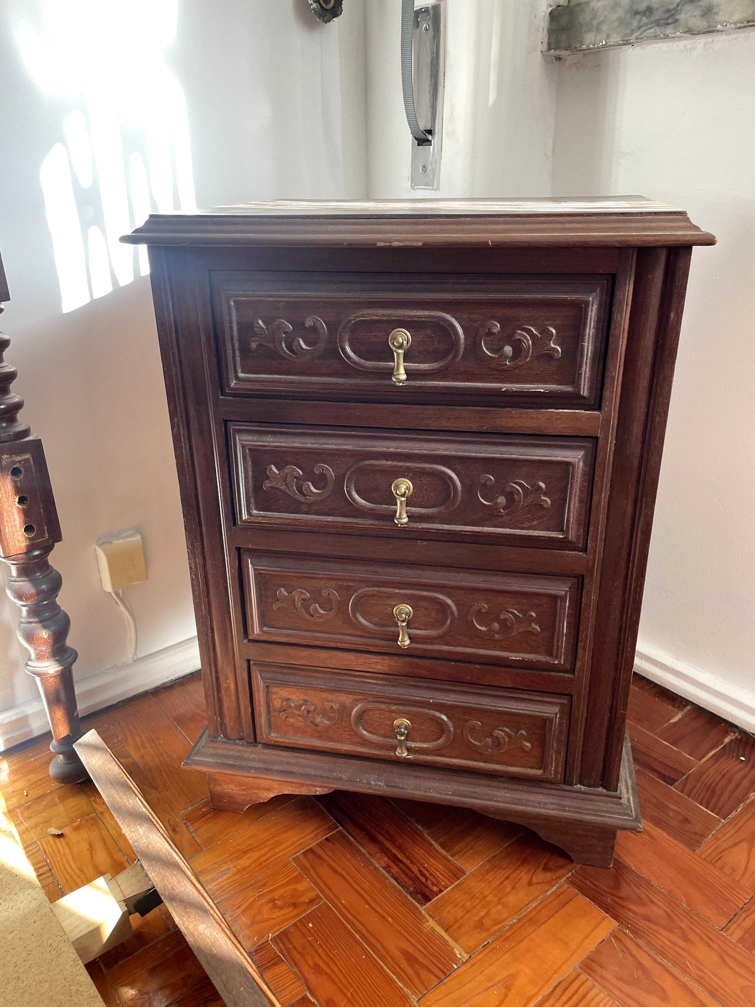 Conjunto de Mobília de Quarto em Madeira