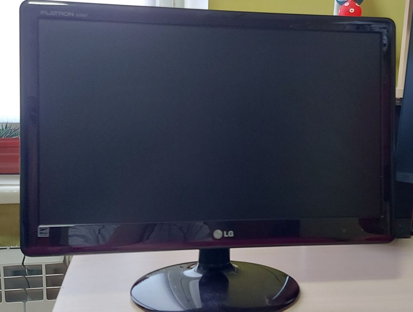 Монітор LG FLATRON E2250T