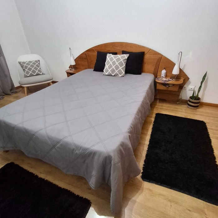 Mobília de Quarto Pinho Maciço