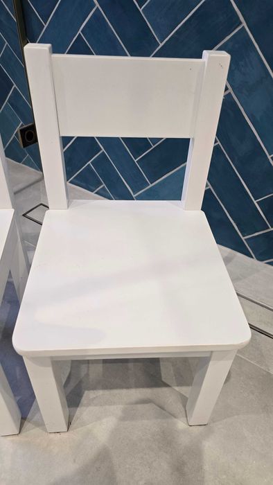 Stolik drewniany biały z 2 krzesełkami dla dzieci