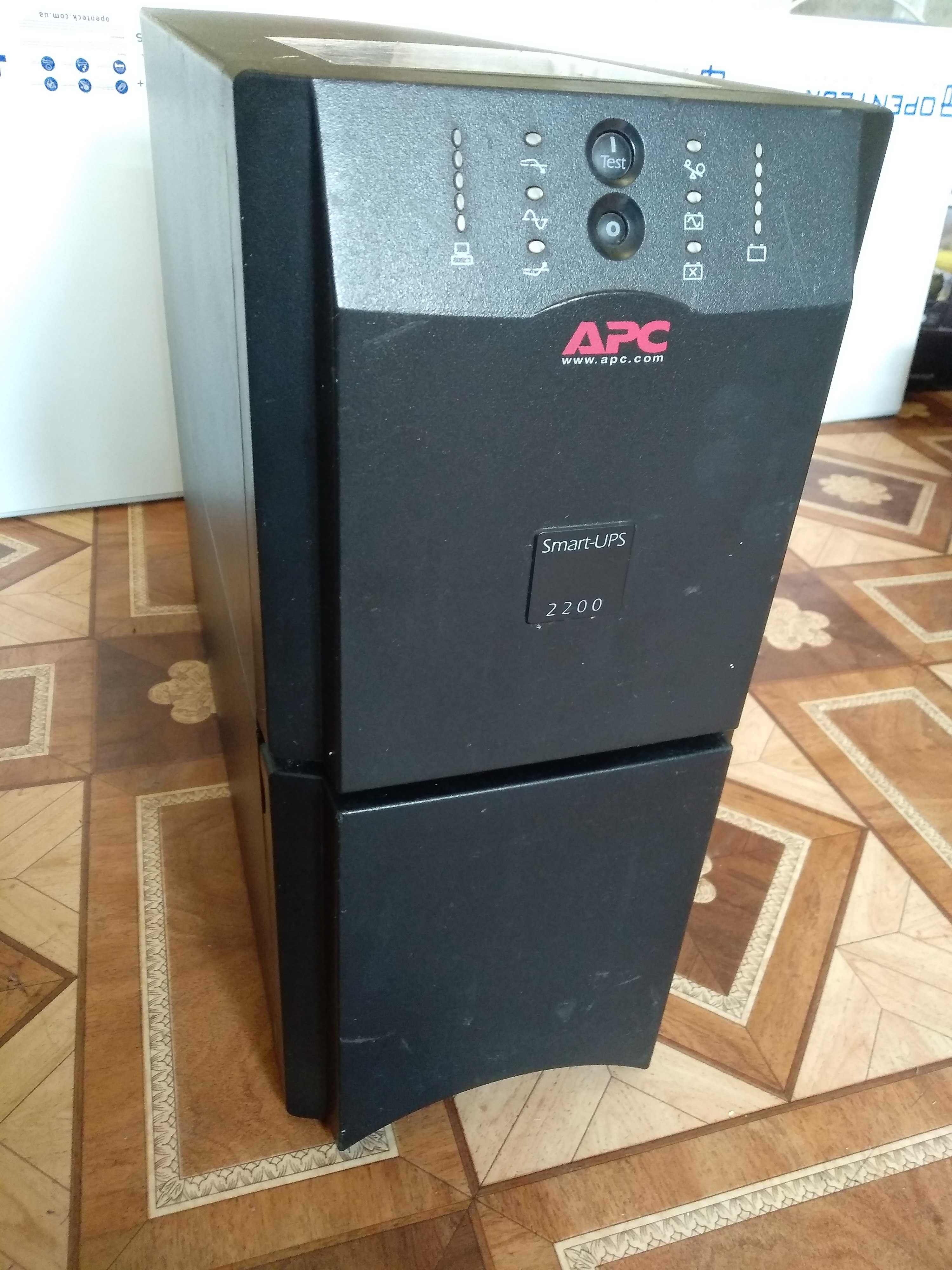 Бесперебойник APC Smart-UPS 2200VA Tower чистый синус