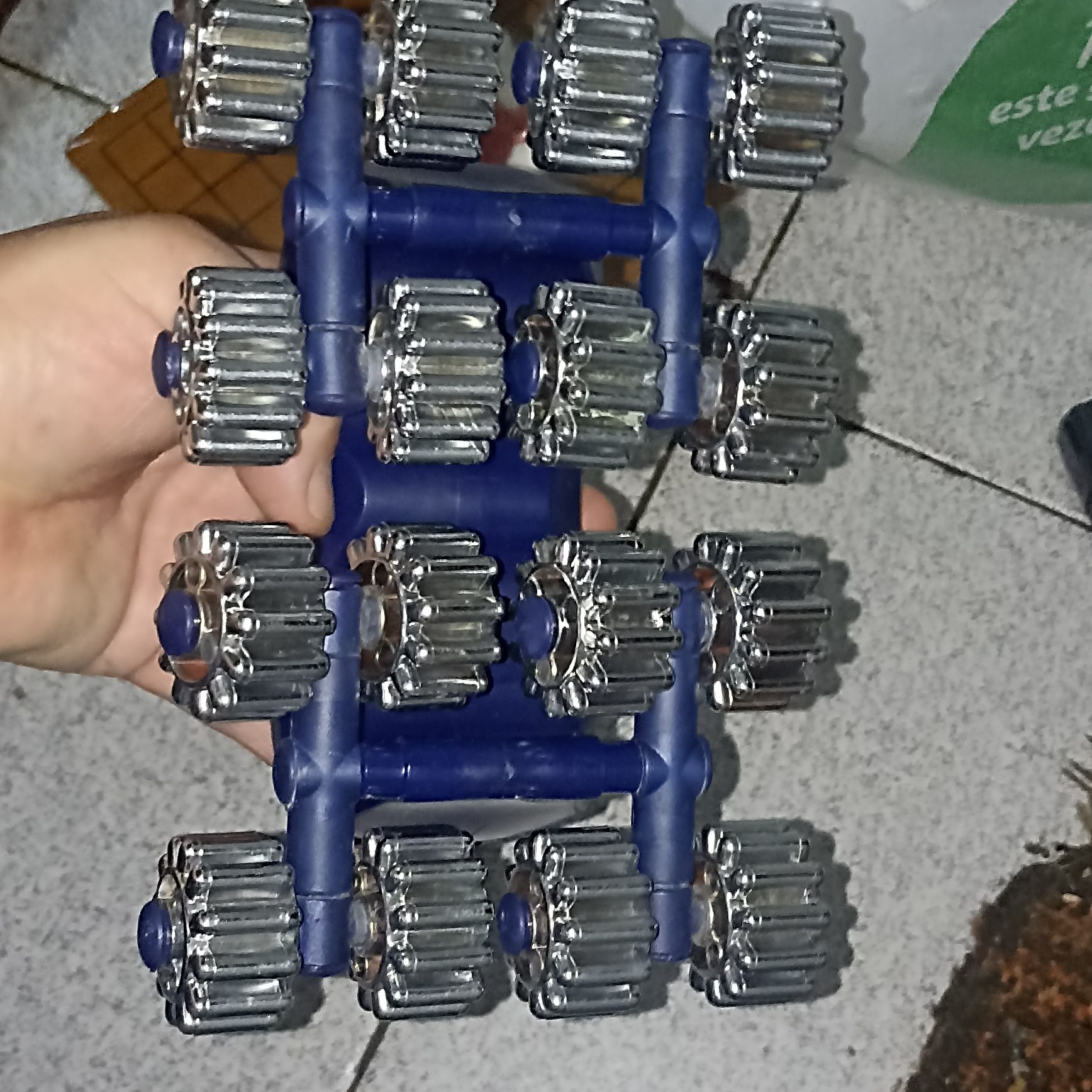Massagador a Pilhas com várias rodas bem funcional